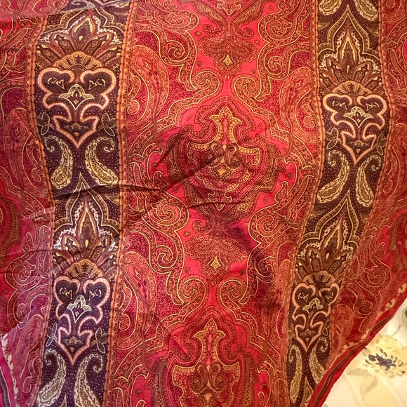 Ellen Tracy Silk Red/Burnt Orange and Gold Paisley Scarf Like New - Picture 7 of 10